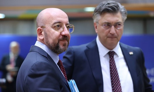 Chủ tịch Hội đồng châu Âu Charles Michel (trái) dự hội nghị đặc biệt của EU tại Brussels, Bỉ, ngày 1.2.2024. Ảnh: Xinhua