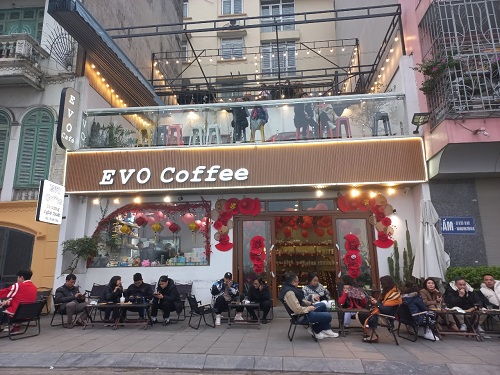 Nhiều quán cà phê tại Hà Nội mở xuyên Tết. Ảnh: Minh Hạnh 
