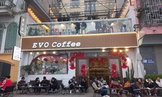 Nhiều quán cà phê tại Hà Nội mở xuyên Tết. Ảnh: Minh Hạnh 