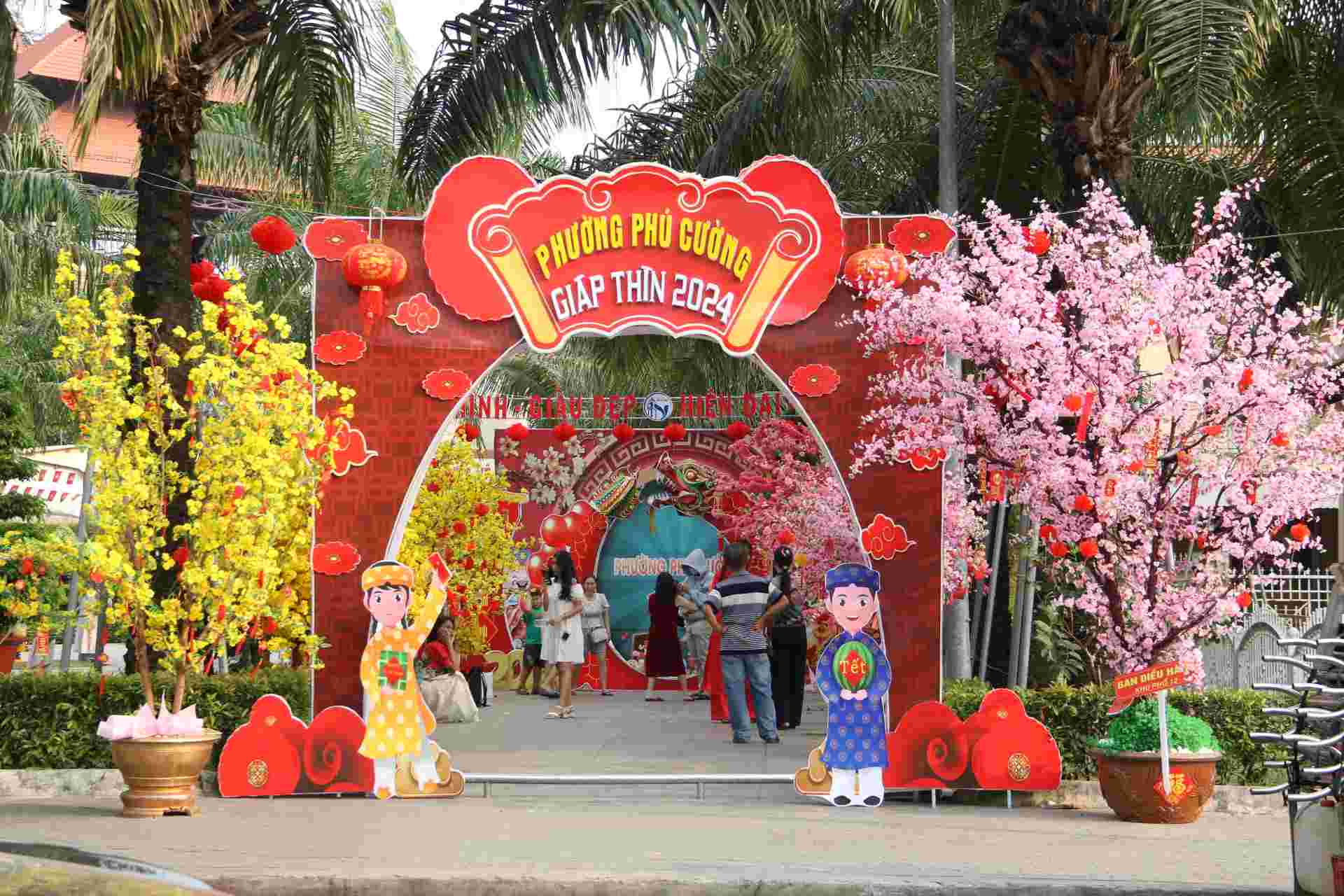 Đáng chú ý, thành phố Thủ Dầu Một là nơi có nhiều công viên mini ở các khu phố. Các công viên nhỏ này cũng được trang trí lộng lẫy tạo cảnh quan để người dân được vui chơi.