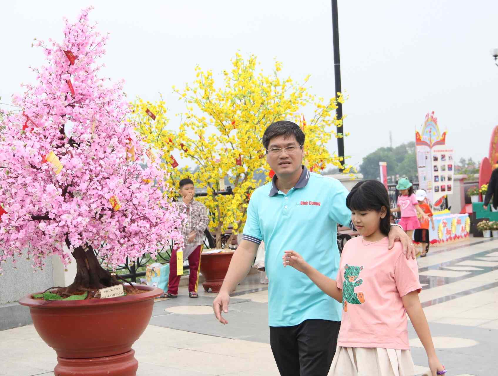 Trên bờ sông Sài Gòn phía Bình Dương là không gian phố đi bộ Bạch Đằng thuộc phường Phú Cường, thành phố Thủ Dầu Một.
