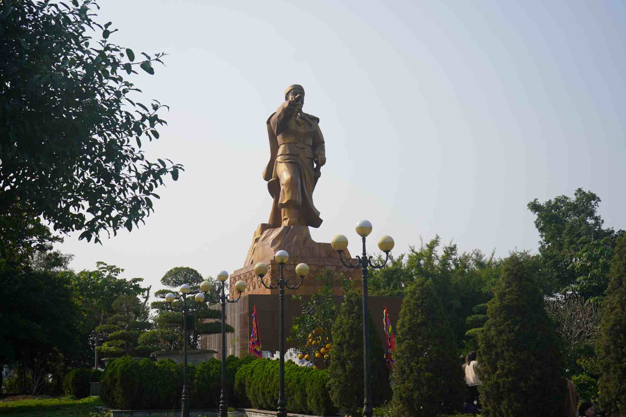 Đặc biệt trong năm 2010 với việc khánh thành hạng mục công trình xây dựng tượng đài Đức Vương Ngô Quyền được tại khu vực khuôn viên di tích mở rộng của Từ Lương Xâm có ý nghĩa lớn trong việc giáo dục cho các thế hệ về lòng yêu nước tự hào dân tộc.