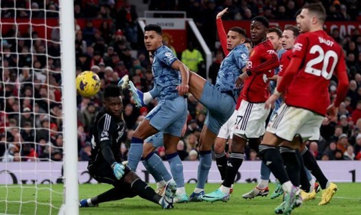Man United và Aston Villa đã có trận đấu đầy kịch tính ở lượt đi tại sân Old Trafford với chiến thắng 3-2 cho "Quỷ đỏ". Ảnh: Dailysports