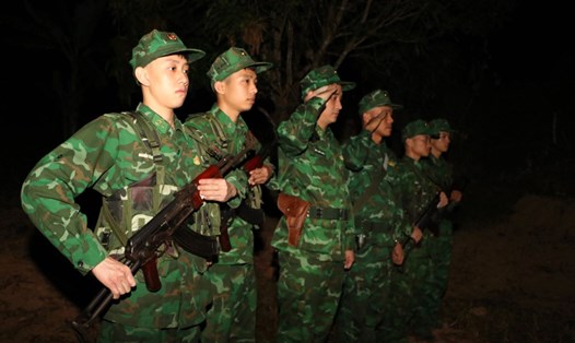 Cán bộ, chiến sĩ Đồn Biên phòng Cửa khẩu quốc tế Lao Bảo (Biên phòng Quảng Trị) tuần tra biên giới vào ngày Tết Nguyên đán.