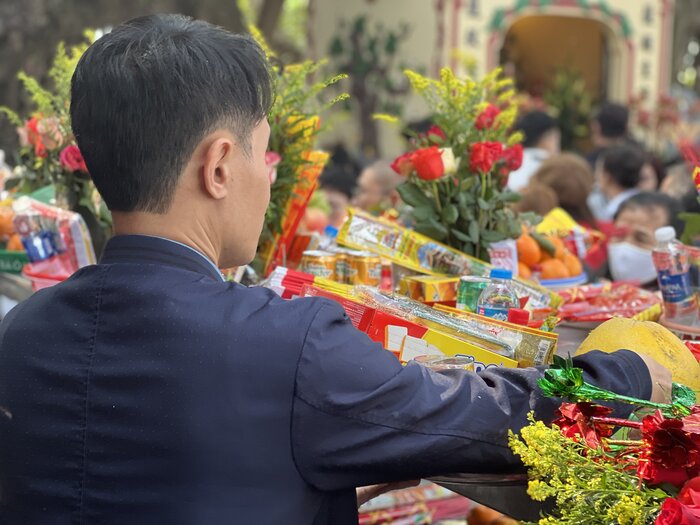 Đi lễ chùa xin lộc đầu năm là một nét văn hóa truyền thống không thiếu trong đời sống văn hóa tinh thần của người Việt mỗi dịp Tết đến Xuân về.  
