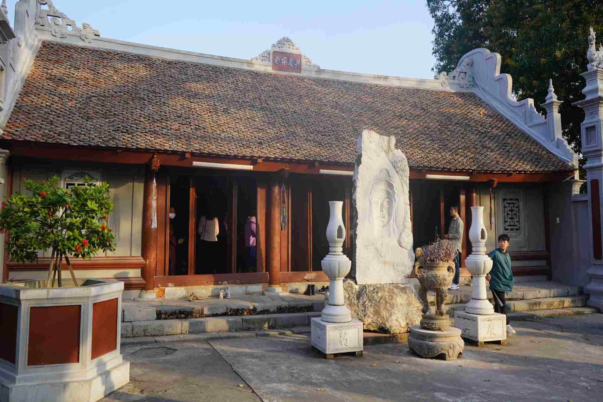 hùa Trung Hành còn bảo lưu khá hoàn chỉnh về bố cục các công trình kiến trúc và quy hoạch không gian của một ngôi chùa làng thời Mạc điển hình ở Hải Phòng.