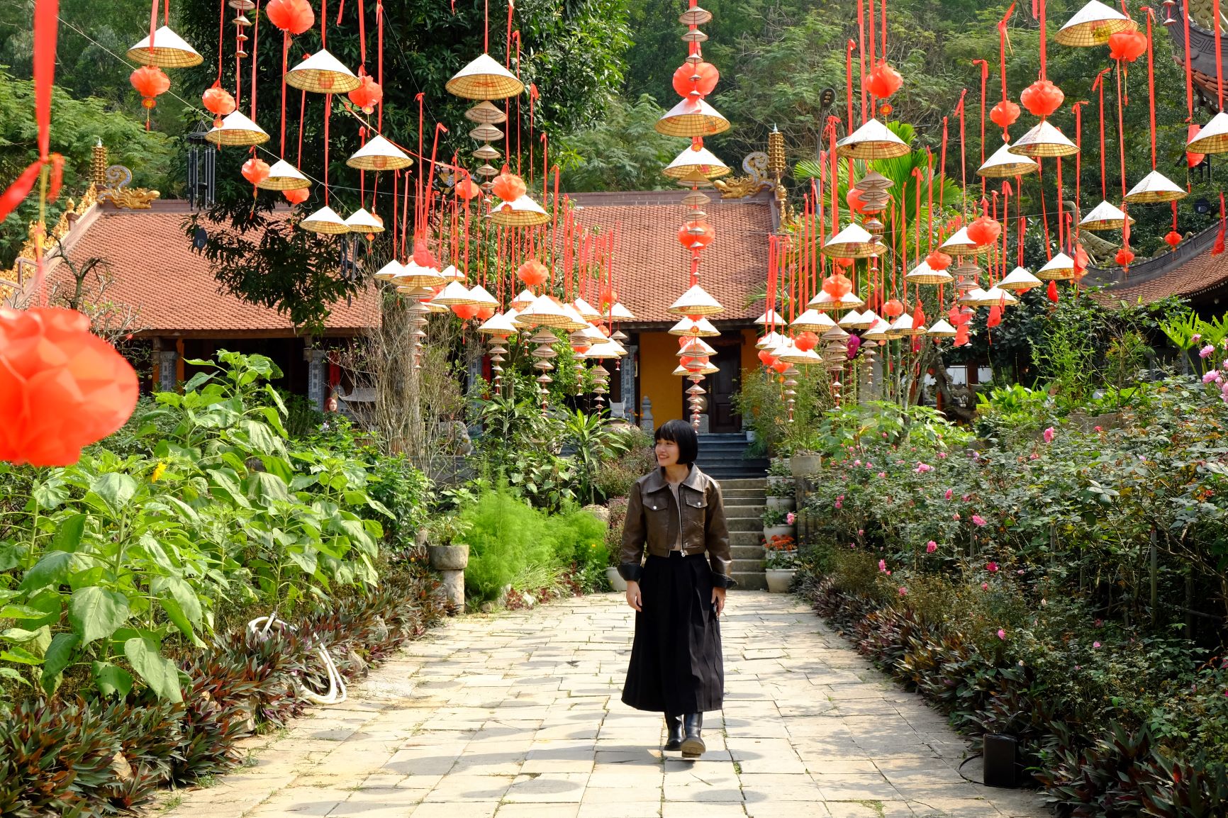 Dịp Tết Nguyên đán Giáp Thìn không gian chùa được trang trí rất nhiều cây cảnh, tiểu cảnh độc đáo phục vụ du khách vãn cảnh chùa, chiêm bái. 