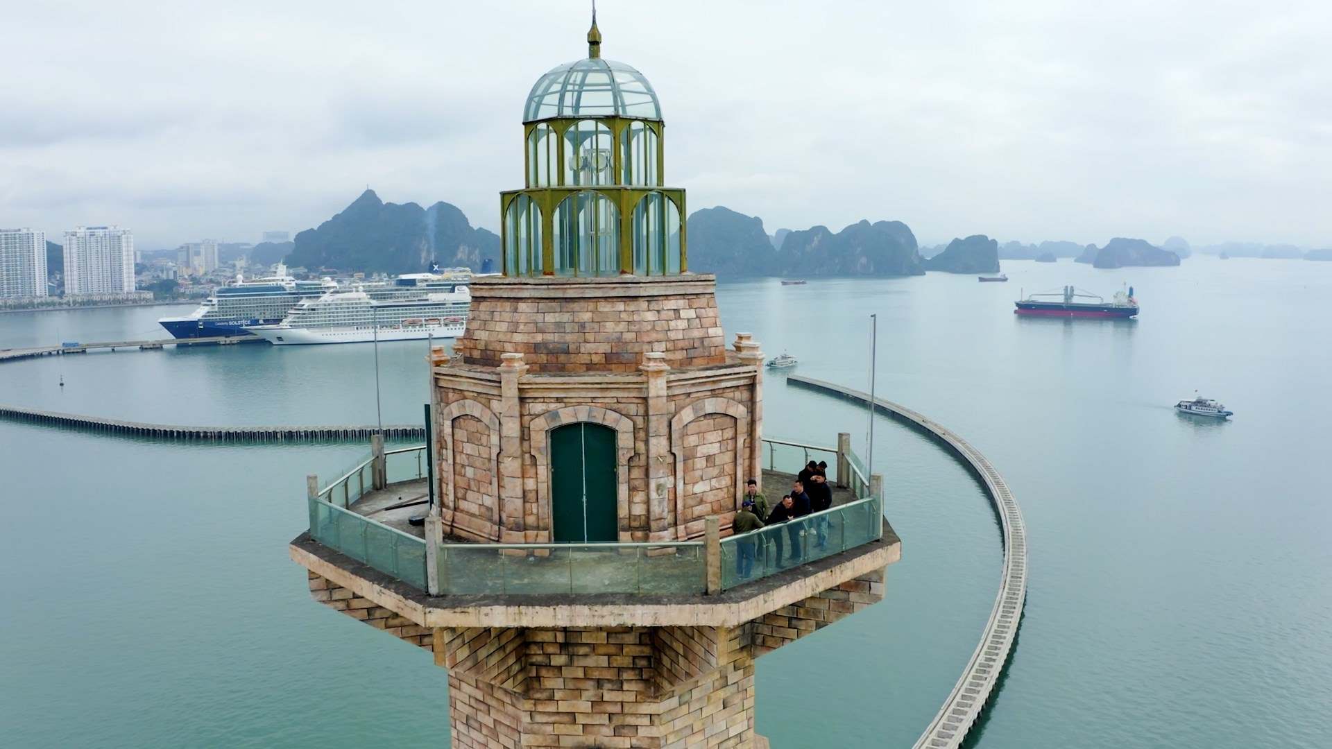 Tổ hợp khu vui chơi, giải trí xung quanh ngọn Hải đăng bên bờ vịnh Hạ Long được kỳ vọng sẽ thu hút khách quanh năm. Ảnh: Nguyễn Hùng