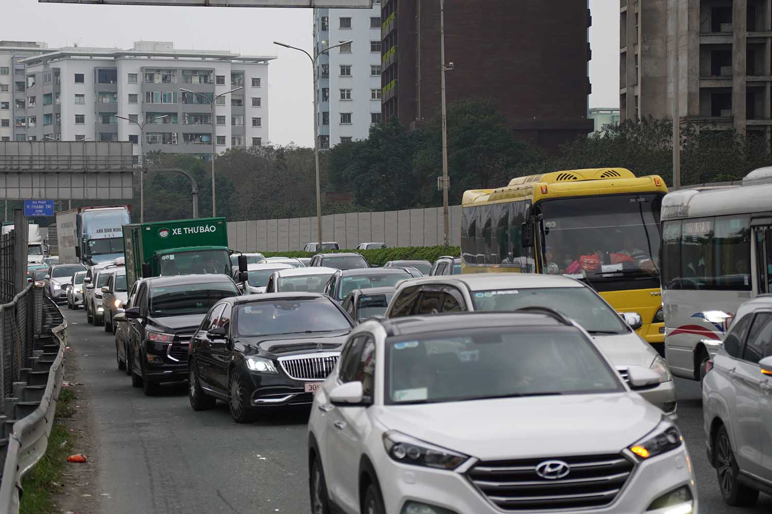 Từ giờ đến tối muộn, tình hình ùn tắc giao thông ở cửa ngõ Nam Hà Nội được dự báo sẽ vẫn căng thẳng. Ảnh: Hữu Chánh