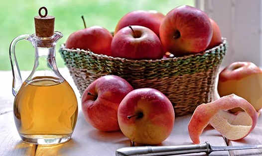 Giấm táo và những công dụng to lớn đối với sức khỏe, trong đó có bệnh gout. Ảnh: Verywell Health