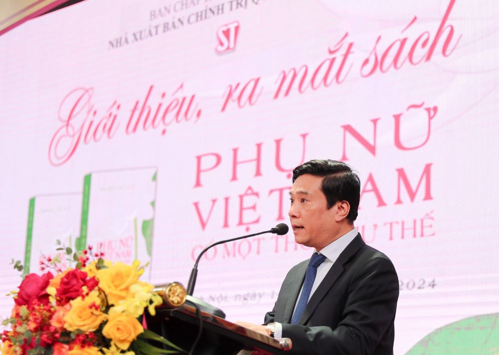 Ông Nguyễn Thái Bình - Phó Giám đốc Nhà xuất bản Chính trị quốc gia Sự thật - phát biểu tại buổi Giới thiệu sách. Ảnh: T.Vương