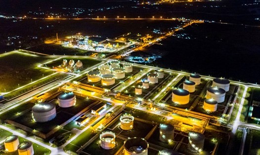 Nhà máy lọc dầu Dung Quất đóng góp khoảng 56% ngân sách của tỉnh Quảng Ngãi. Ảnh: Ngọc Viên