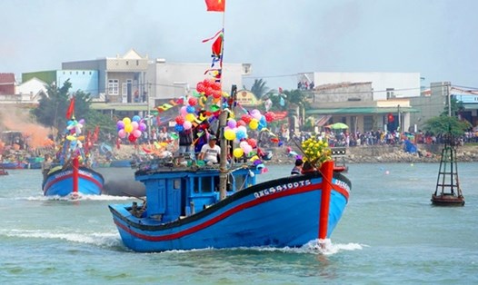 Hàng trăm ngư dân Quảng Ngãi vẫn vươn khơi trong dịp Tết Nguyên đán Giáp Thìn 2024. Ảnh: Ngọc Viên