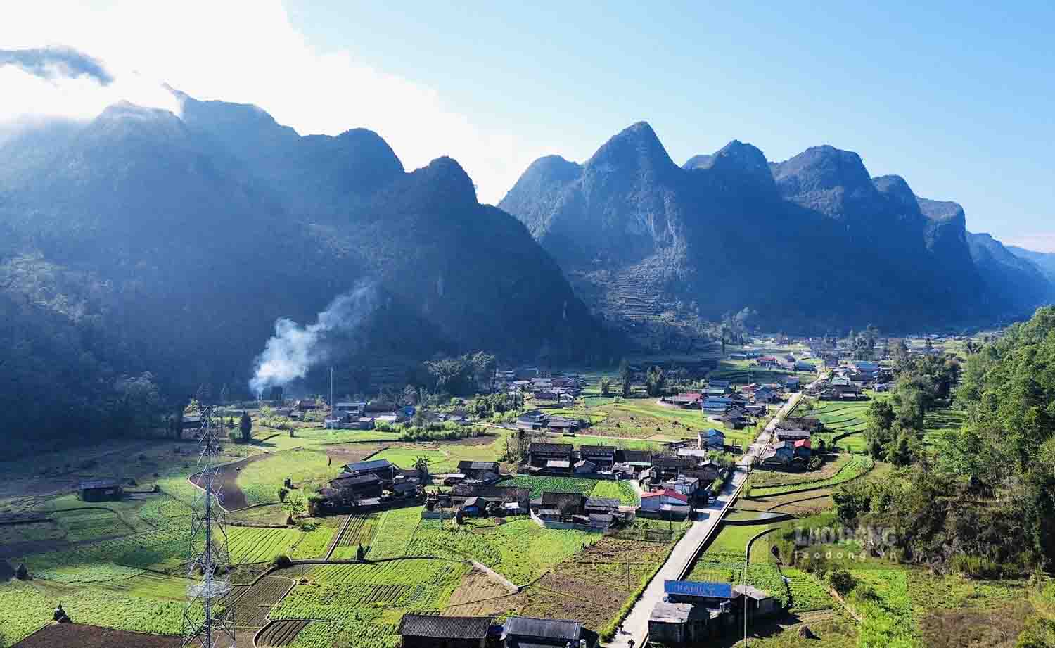 Một góc của xã Phố Cáo (huyện Đồng Văn, Hà Giang) những ngày đầu tháng 2.2024 đẹp yên bình trong nắng sớm.
