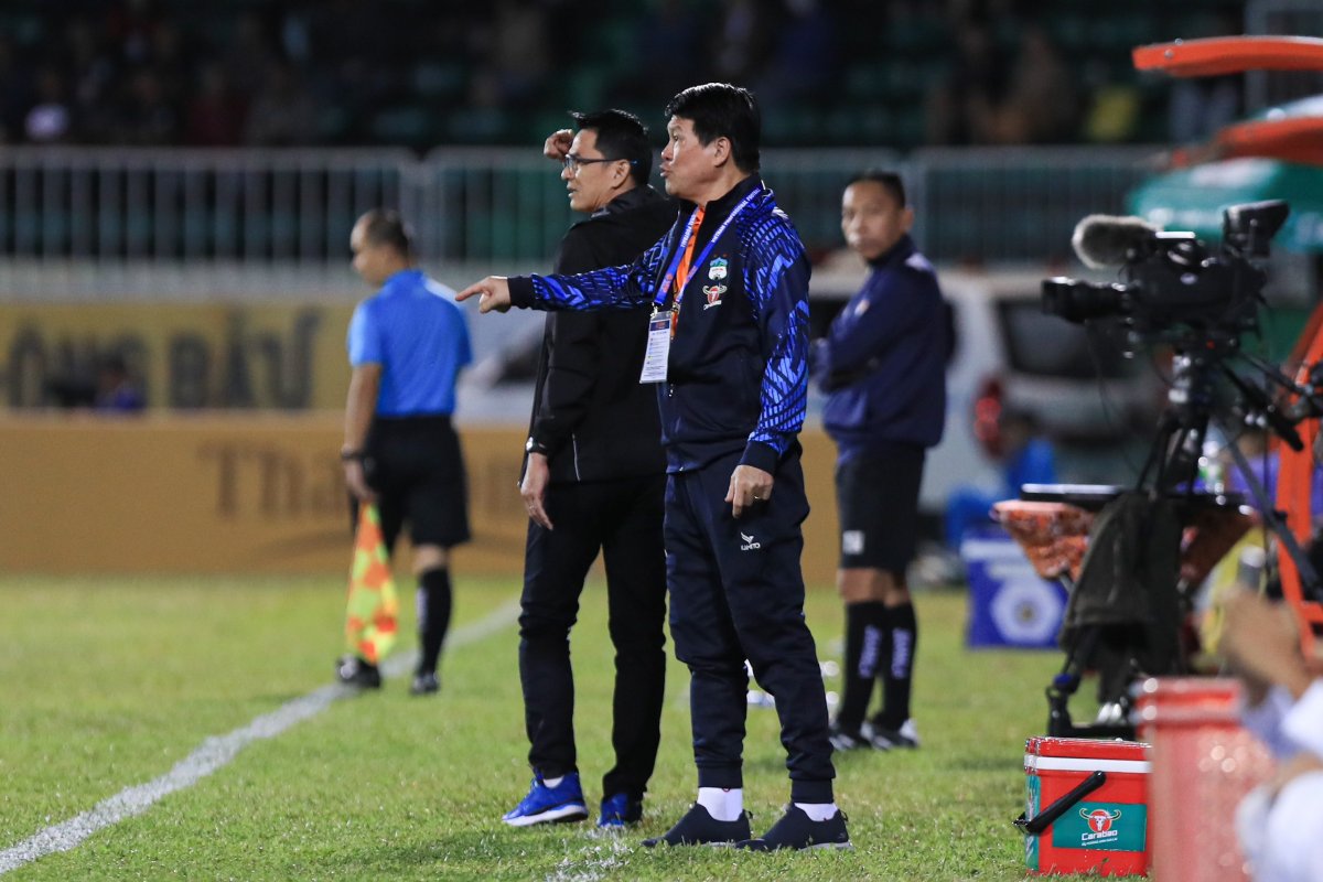 Huấn luyện viên Vũ Tiến Thành dẫn dắt câu lạc bộ Hoàng Anh Gia Lai sau khi người tiền nhiệm Kiatisak chia tay đội bóng. Ảnh: Minh Dân