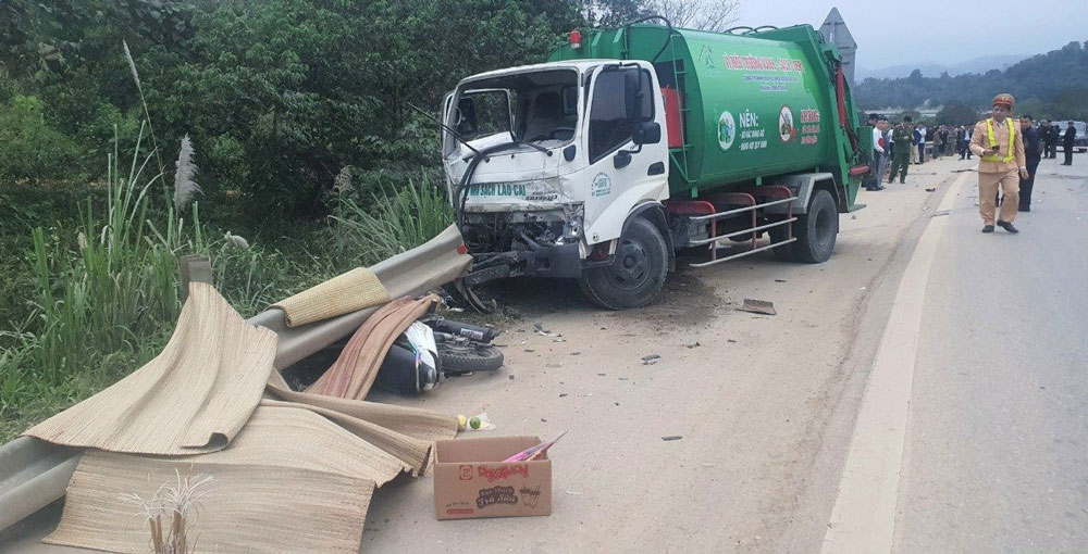 Hiện trường vụ tai nạn trên cao tốc Nội Bài - Lào Cai khiến 4 người tử vong. Ảnh: CACC