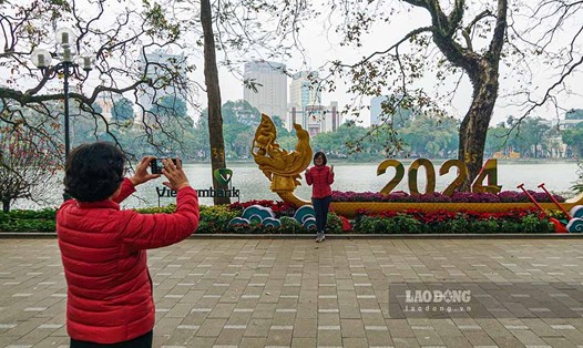Hà Nội đón lượng lớn khách du lịch dịp Tết Nguyên đán.