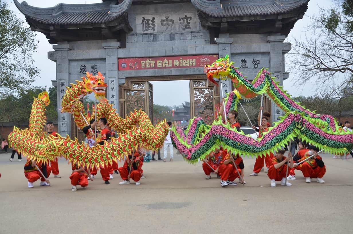 Màn múa rồng đặc sắc tại lễ khai hội chùa Bái Đính. Ảnh: Nguyễn Trường