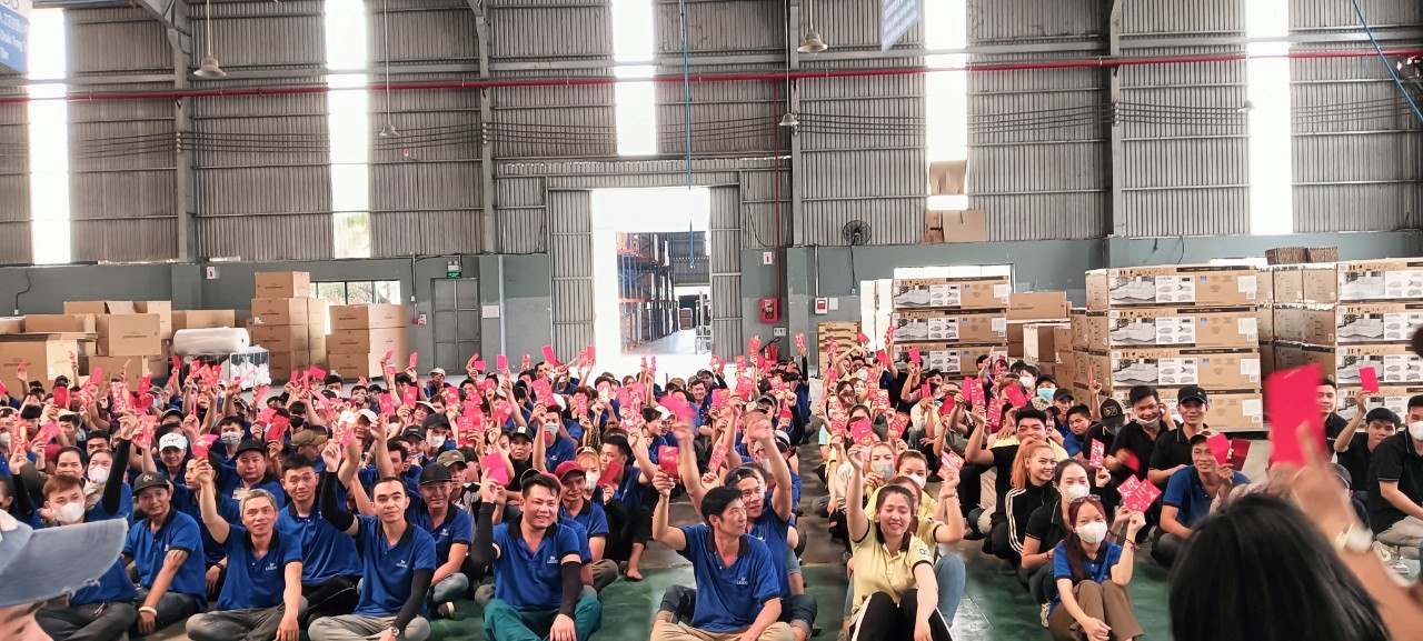 Tại Công ty TNHH SX TM Lợi Hào Việt Nam có 1090/1572 đi làm ngày 15.2, những lao động đi làm được lì xì 200.000 đồng/người. Ảnh:CĐCC