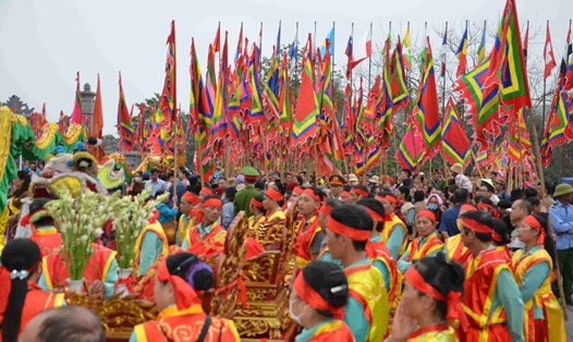 Hàng vạn người dân và du khách tham dự lễ khai hội chùa Bái Đính năm 2024. Ảnh: Nguyễn Trường