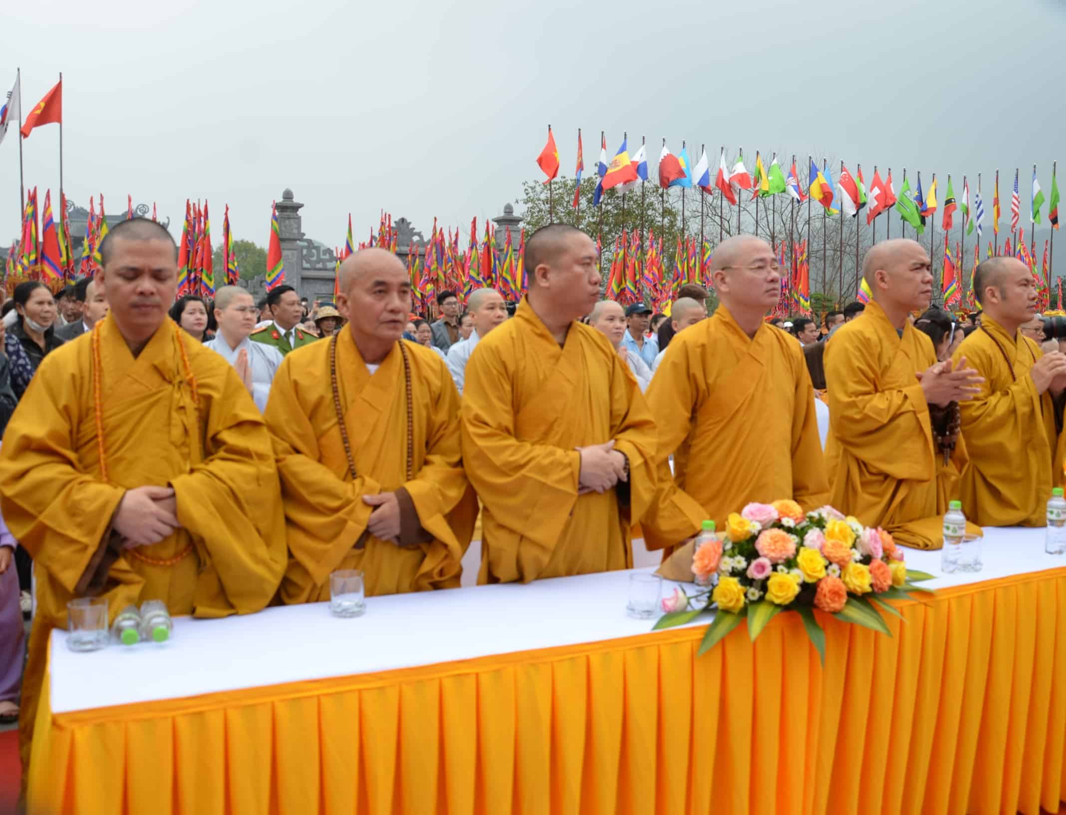 Các tăng ni, phật tử tham dự lễ khai hội chùa Bái Đính. Ảnh: Nguyễn Trường