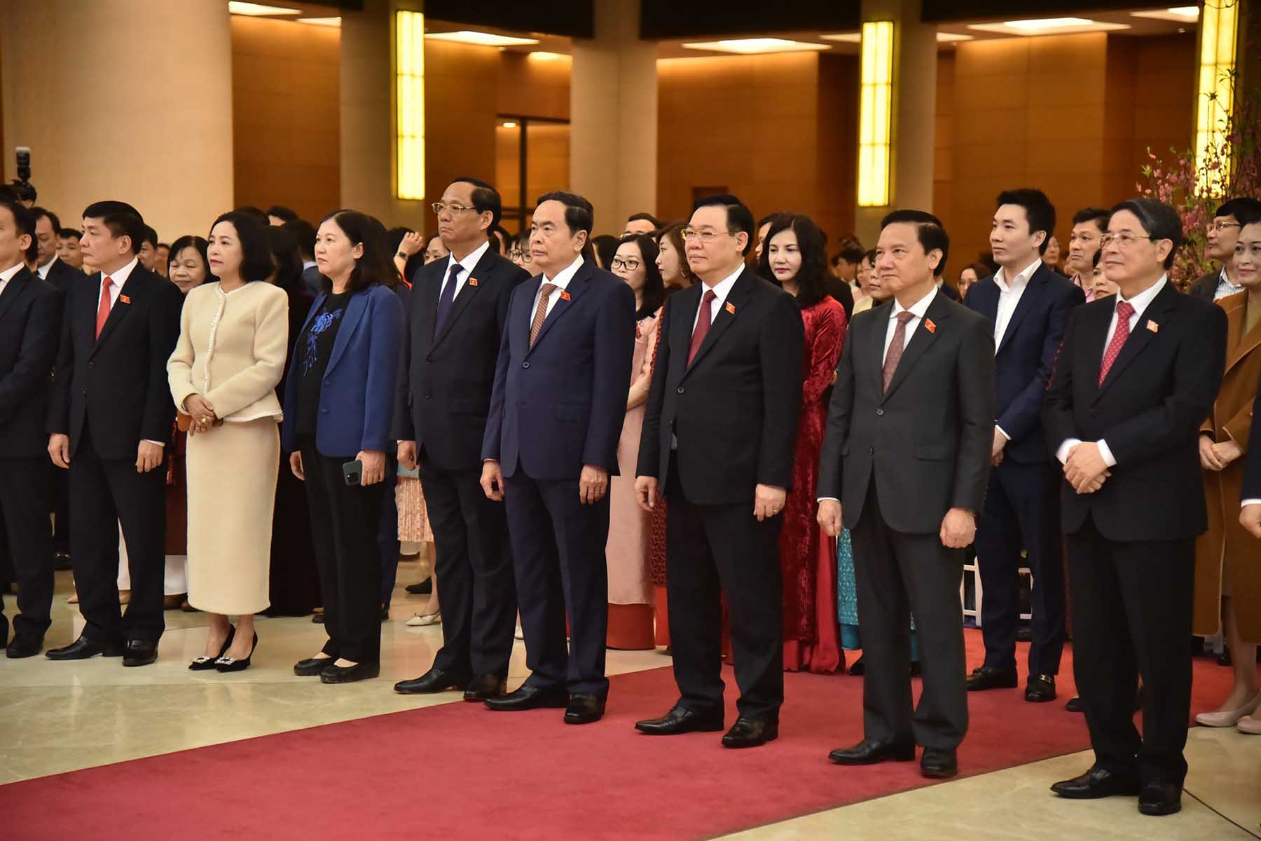 Chủ tịch Quốc hội Vương Đình Huệ và các đại biểu dự buổi gặp mặt. Ảnh: Quang Khánh 
