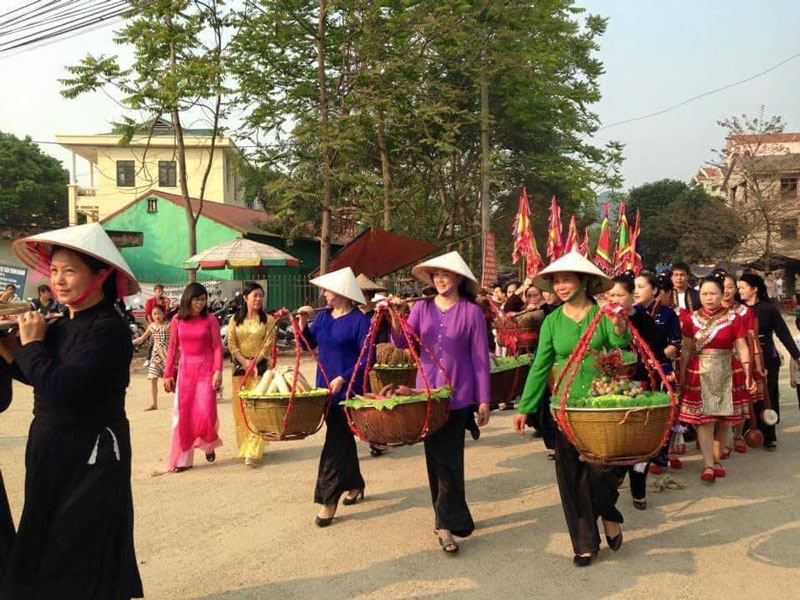 Trẩy hội trong lễ hội Co Sầu. Ảnh: Người dân cung cấp.