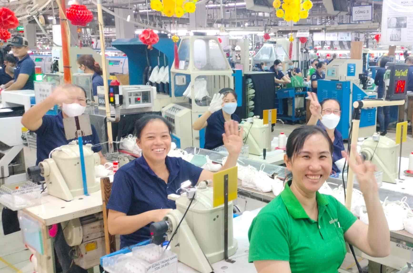  Công nhân Công ty TNHH Changshin Việt Nam sản xuất sôi nổi trong ngày làm việc đầu năm sau Tết Nguyên đán 2024. Ảnh: Hà Anh Chiến 