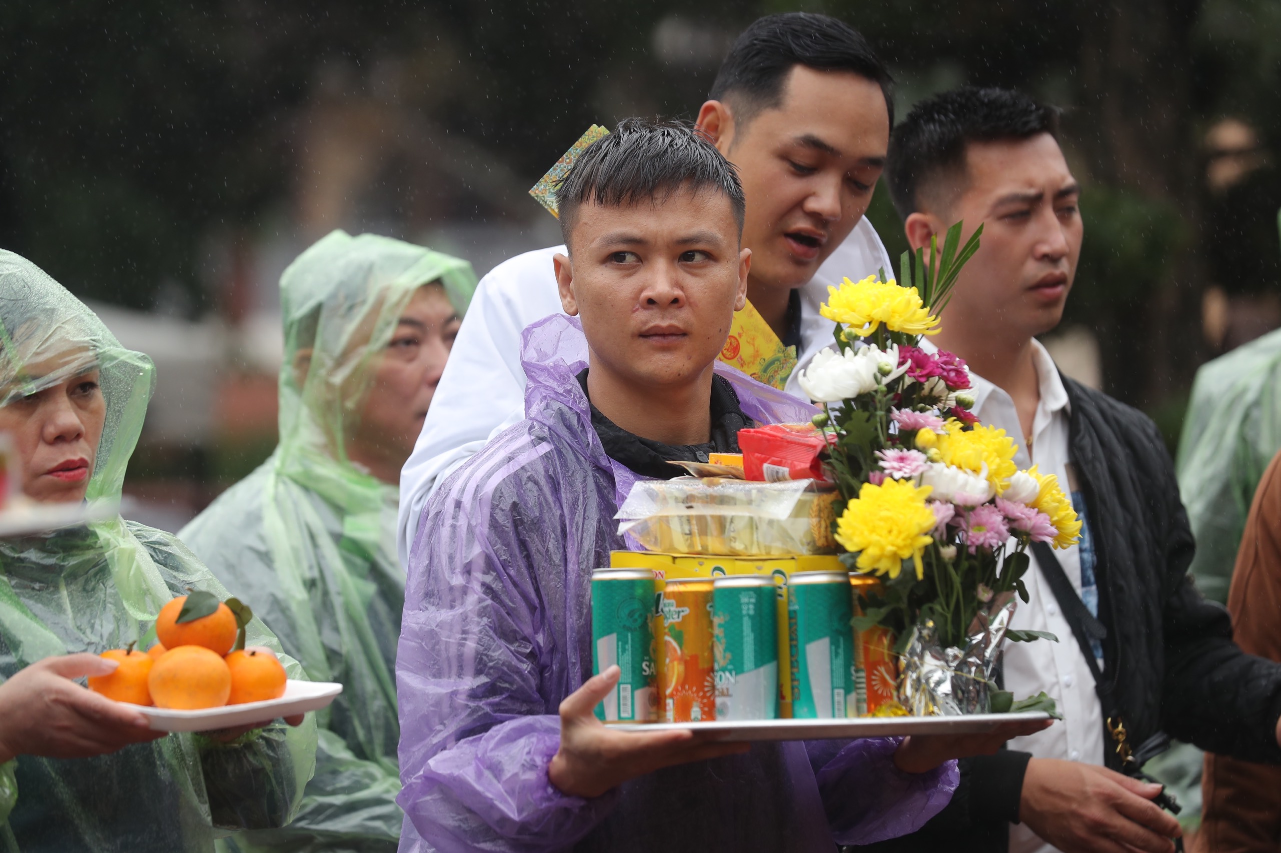 Theo thống kê, lượng người dân, du khách đến tham quan, chiêm bái đầu năm vẫn rất đông, ước tính lên đến hơn 50.000 lượt, tính từ 30 tháng Chạp năm Quý Mão đến hết Mùng 3 Tết Giáp Thìn. Trong đó, tính riêng ngày Mùng 3 - ngày đầu tiên bán vé của mùa lễ hội năm 2024, đã có hơn 21.000 lượt người đến đây du xuân, lễ Phật.