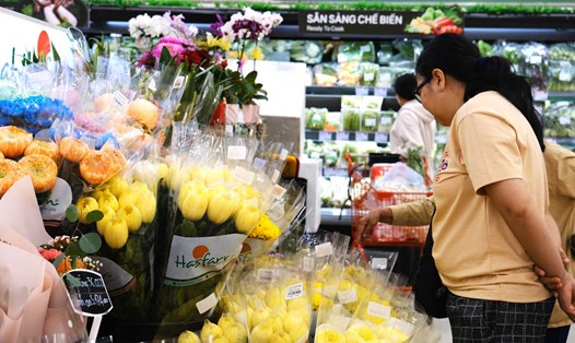 Sau Tết, hoa tươi giảm giá mạnh nhưng sức mua của người tiêu dùng vẫn chỉ ở mức bình thường. Ảnh: Mỹ Ly