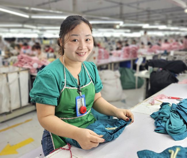 Công nhân Công ty TNHH GGS phấn khởi quay trở lại làm việc sau thời gian nghỉ Tết Nguyên đán. Ảnh: Khánh Linh