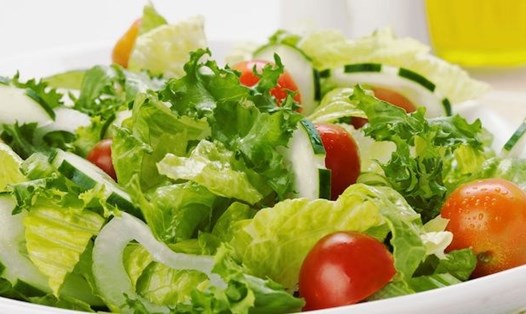 Một salad rau củ sẽ giúp giải "ngấy" hiệu quả sau những món ăn ngày Tết. Ảnh: Xinhua