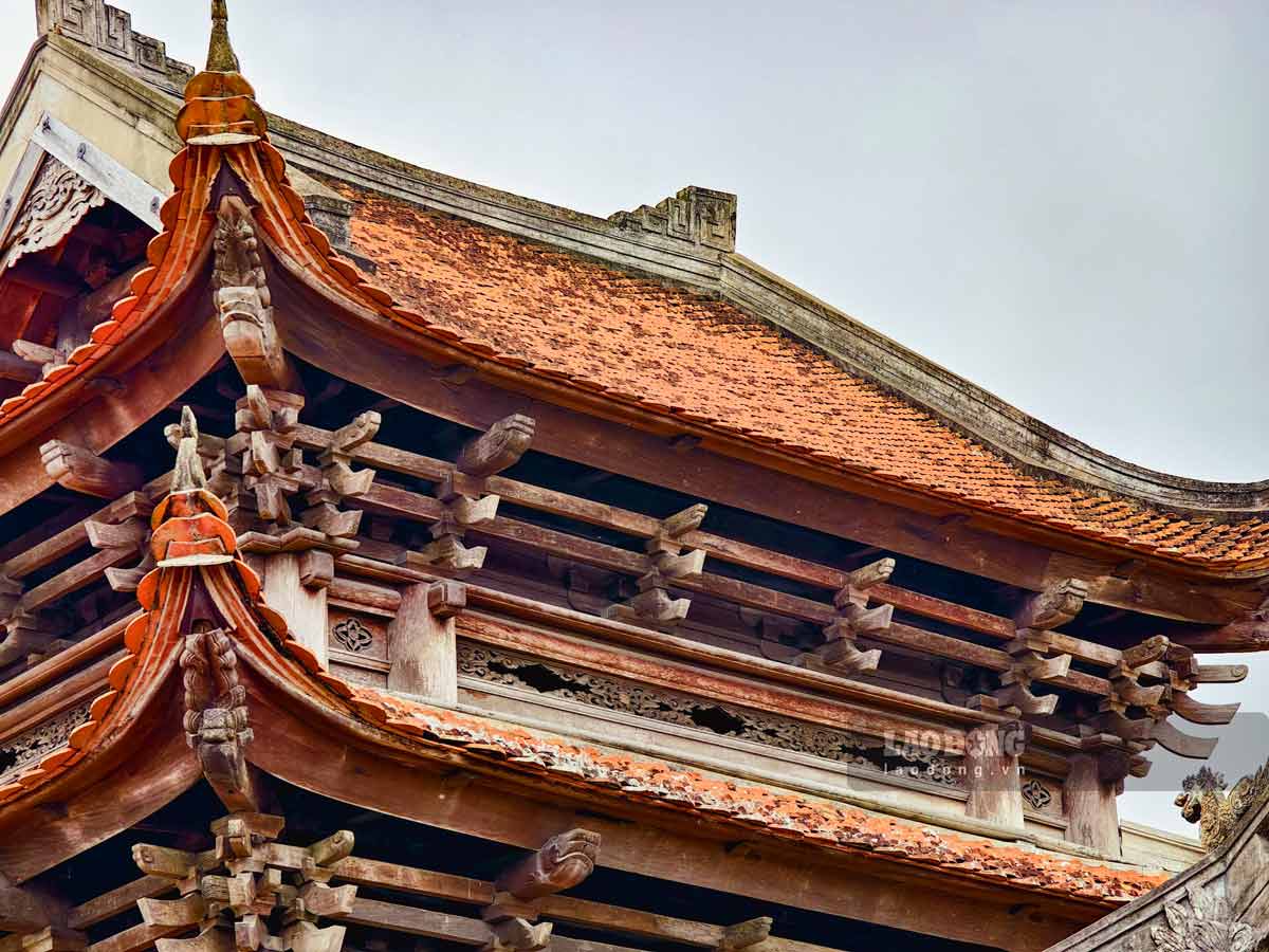 Theo tài liệu lưu giữ, chùa Keo được khởi công xây dựng từ năm 1630 và hoàn thành vào năm 1632. Toàn bộ công trình đều làm bằng gỗ lim được các nghệ nhân điêu khắc thời nhà Hậu Lê chạm khắc rất tinh xảo. Năm 2012, quần thể chùa Keo được xếp hạng di tích quốc gia đặc biệt, điểm đến du lịch quốc gia từ năm 2013.