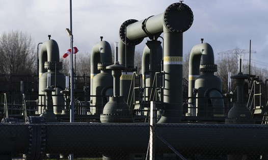 Hệ thống đường ống dẫn khí của một cơ sở khai thác khí đốt gần Garelsweerd, tỉnh Groningen, phía bắc Hà Lan. Ảnh: AFP