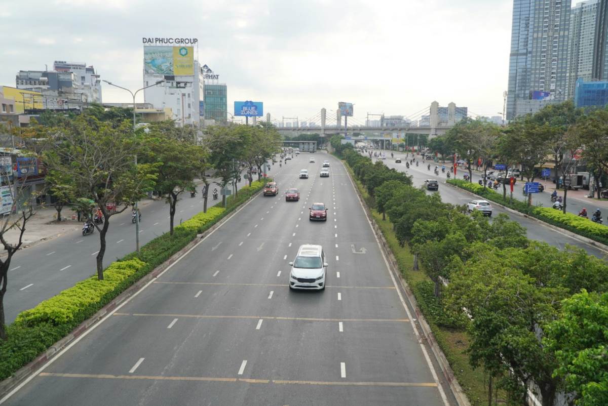 Vào khoảng 8h10, tại đường Điện Biên Phủ, Xô Viết Nghệ Tĩnh - khu vực cửa ngõ phía Đông thành phố không xảy ra tình trạng kẹt xe, ùn ứ thường thấy.