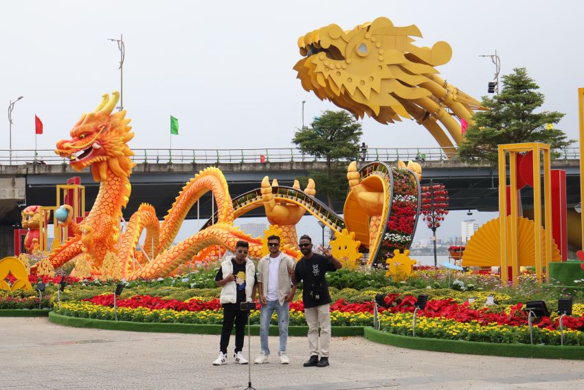 Trong những ngày đầu năm Tết Nguyên đán Giáp Thìn 2024, tổng lượng khách du lịch tại thành phố Đà Nẵng tăng mạnh.