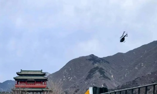 Tham quan Vạn Lý Trường Thành bằng trực thăng. Ảnh: China Focus