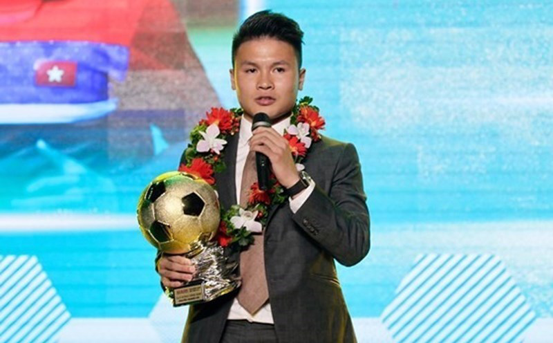 Nguyễn Quang Hải đánh dấu năm 2018 đại thành công với danh hiệu Quả bóng Vàng Việt Nam khi 21 tuổi, 8 tháng, 22 ngày. Ảnh: SGGP