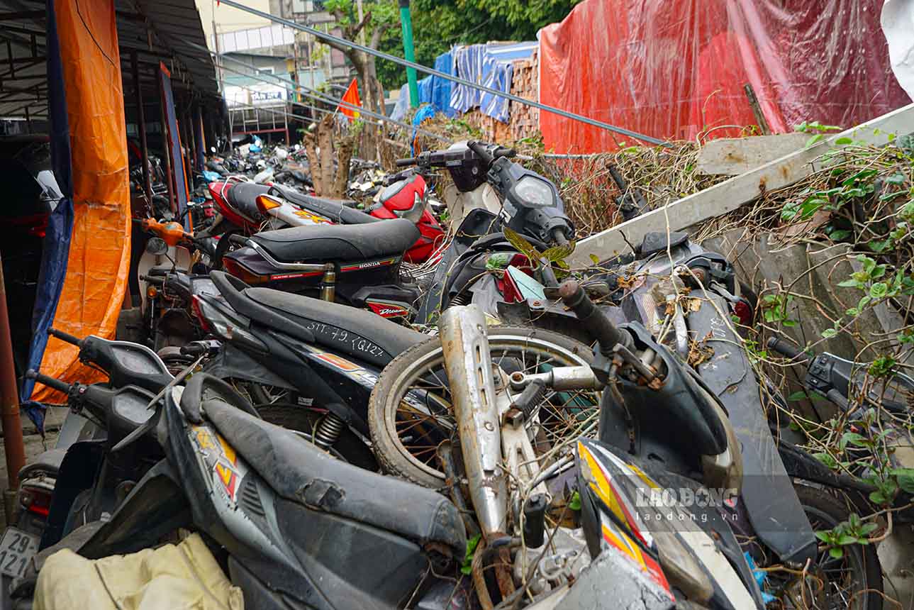 Trong đó, không ít phương tiện bị tạm giữ do chủ điều khiển bị xử lý vì vi phạm nồng độ cồn.