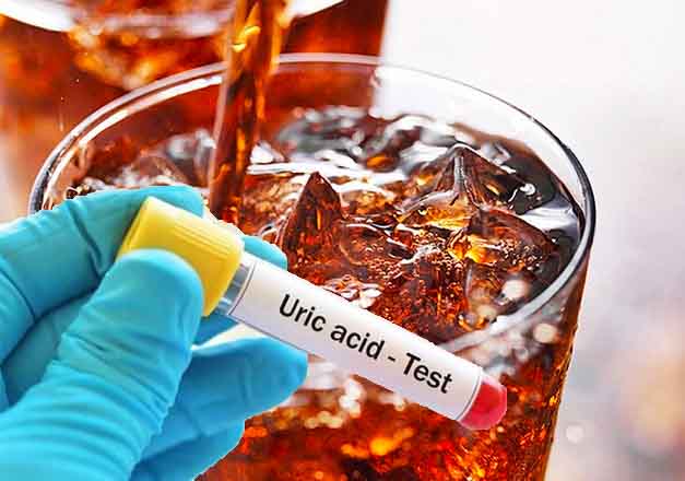 Nước ngọt có tác động xấu đến nồng độ axit uric. Đồ hoạ: Hạ Mây