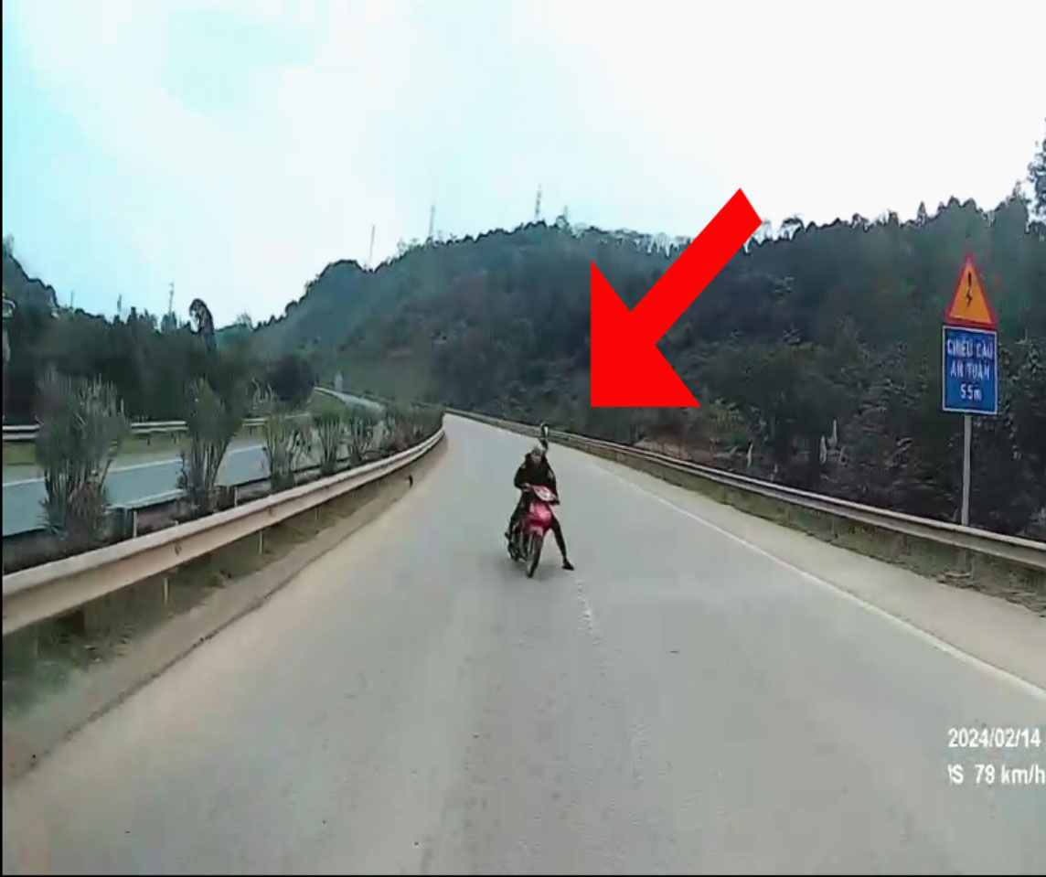 Hình ảnh trước khi xảy ra vụ tai nạn khiến 4 thanh thiếu niên tử vong trên cao tốc Nội Bài - Lào Cai do camera ghi lại.