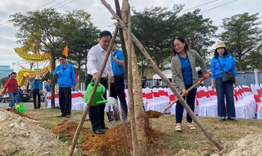 Bà Đinh Thị Thanh Hà - Phó Chủ tịch LĐLĐ TP Đà Nẵng tại Tết trồng cây 2024. Ảnh: Văn Trực