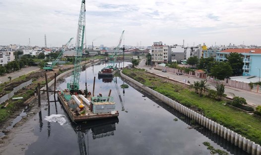 Dự án cải tạo kênh Tham Lương - Bến Cát - rạch Nước Lên đạt hơn 50% khối lượng sau 1 năm khởi công. Ảnh: Anh Tú