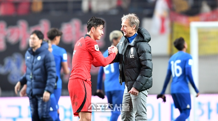 Huấn luyện viên Klinsmann không thể giúp tuyển Hàn Quốc với thế hệ vàng như Son Heung-min, Lee Kang-in có được danh hiệu tại Asian Cup 2023. Ảnh: Sports Seoul