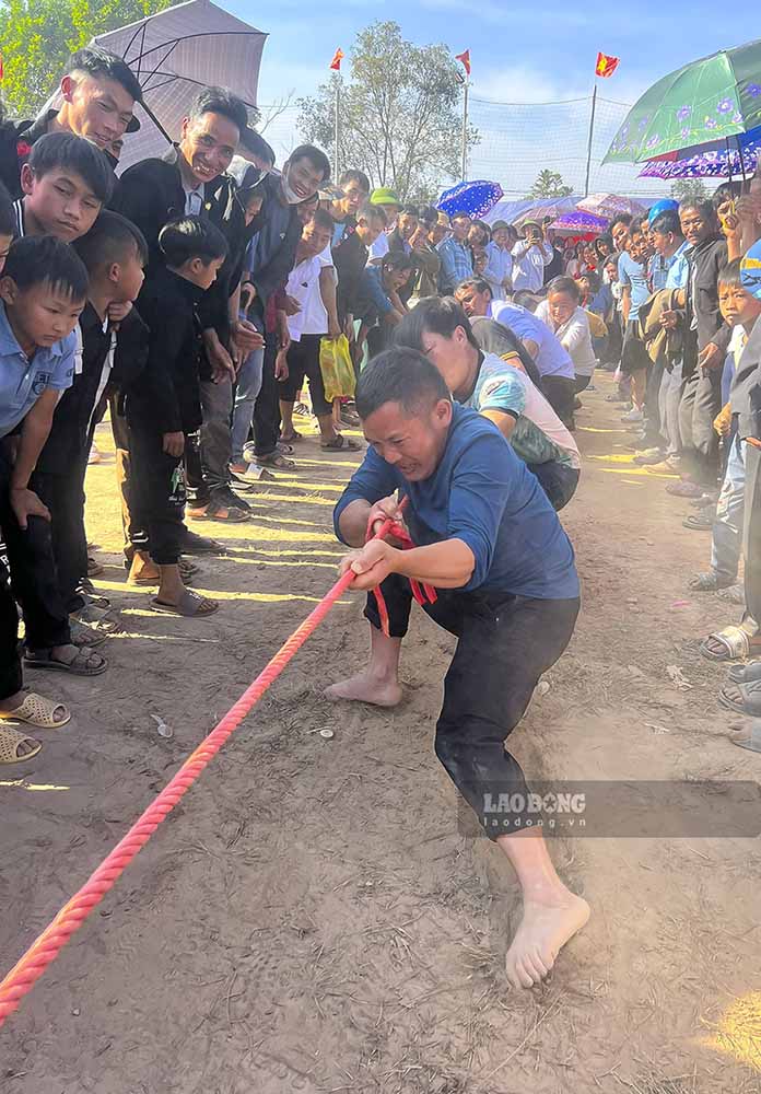 “Tại hội Xuân, chính quyền địa phương cũng tranh thủ kết hợp phát đi nhiều thông điệp quan trọng để truyền tải đến người dân vùng biên giới những chủ trương, chính sách quan trọng của Đảng, Nhà nước. Đồng thời, khích lệ người dân bảo tồn và phát huy các bản sắc văn hóa của dân tộc mình” - ông Điêu Bình Dương cho hay.