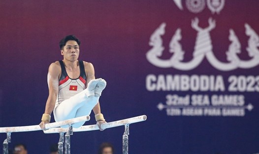 Vận động viên Trịnh Hải Khang (thể dục dụng cụ) nỗ lực tích luỹ điểm số, tranh vé dự Olympic 2024. Ảnh: Thanh Vũ