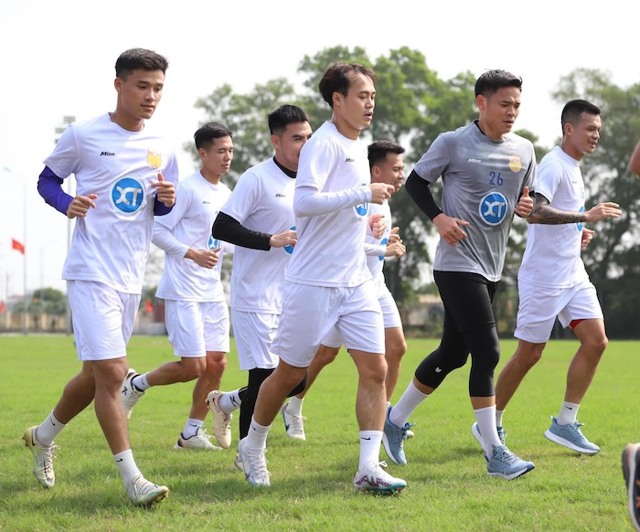 Câu lạc bộ Nam Định đang giữ ngôi đầu bảng V.League 2023-2024. Ảnh: NĐFC