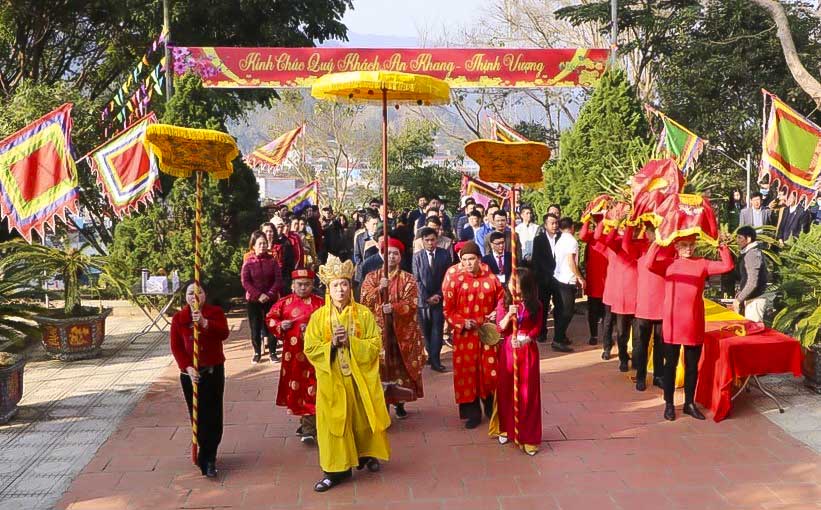 Lễ dâng hương tại Đền thờ Vua Lê Lợi, phường Đoàn Kết, thành phố Lai Châu. Ảnh: Thu Hoài