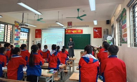 Một tiết học ngoại khóa ở trường Tiểu học Nguyễn Trãi (quận Hà Đông, Hà Nội). Ảnh: Thu Giang 