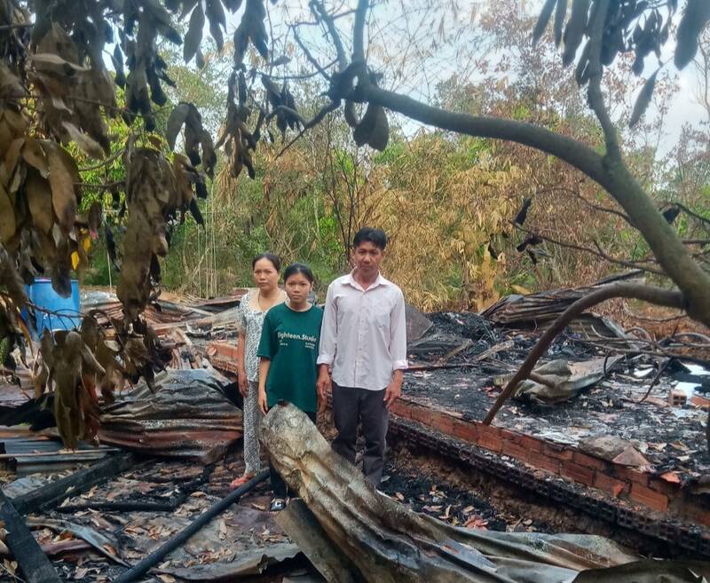 Ngôi nhà được cất hơn 10 năm trước bị cháy hoàn toàn vào đêm 30 Tết, hiện tai gia đình khó khăn không có khả năng cất nhà mới. Ảnh: Hoàng Lộc